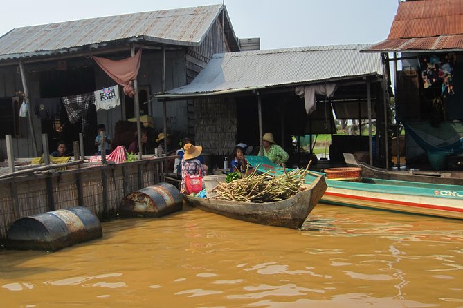 War Museum, Killing Field and Floating village ( Chong Kneas) Tour - Why combine Tonle Sap with Cambodia’s recent past?